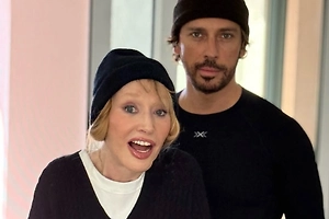 Пугачёва в шапочке-бандитке устроила фотосессию с брутальным Галкиным*