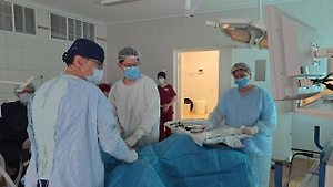 В Подмосковье хирурги удалили пациентке восемь кист с волосами и жиром