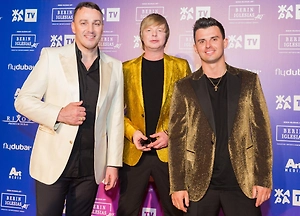 «Когда ты вырастешь, я на тебе женюсь»: Жертва Эпштейна вспомнила встречу с «Иванушками» и обещание солиста