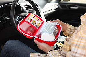 Автомобилистам напомнили об отмене штрафов за отсутствие аптечки в машине