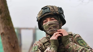 Пара тёплых слов сильнее бронежилета: Боец СВО остался жив благодаря письму школьницы