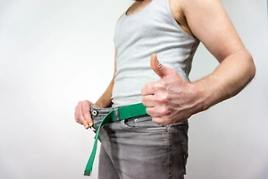 «Физиологическая особенность»: Уролог разбил миф о мужских «месячных»