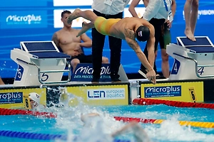 Российских пловцов допустили до международных соревнований с флагом и гимном