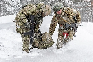 «Своих не бросаем»: Морпехи-медики три дня под огнём пробивались к линии фронта для эвакуации раненого