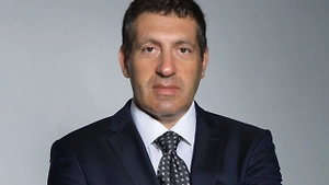 Выходом может стать создание налогового арбитража. В его работе, с одной стороны, должны участвовать должностные лица ФНС, с другой — представители бизнес-омбудсмена и экспертного сообщества. Если ассоциация налогоплательщиков всё же появится, её специалисты также могли бы войти в состав арбитров. Ключевым условием является принцип объективности, когда во главу угла ставятся правовые оценки, а не чьи-либо корпоративные интересы.