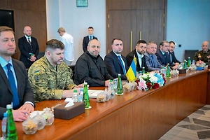 «Насторожились и нашкодили»: Физиогномист расшифровала мимику украинской делегации в ОАЭ