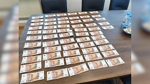 Сотрудника новосибирского завода задержали за взятку в 950 тысяч рублей