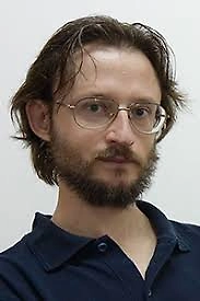 Все «исследования» о том, что зумеры уступают по уму предыдущим поколениям — чушь. Ещё у древних греков были рассуждения, что молодёжь не та, вот раньше было лучше, а теперь всё плохо. Это фиксируется каждое поколение с тех пор, как появилась письменность. Я думаю, ещё неандертальцы сидели и то же самое бубнили где-то в пещере.