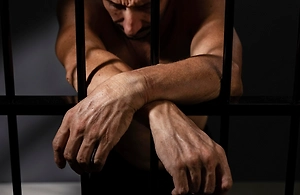 «Эпидемия, нет отопления и лекарств»: СИЗО в Киеве стало концлагерем для арестантов