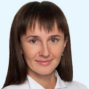 Неясность в клиническую картину может вносить ситуация, когда у пациента одновременно проявляется другое воспалительное заболевания — например, пневмония или отит. В таких случаях врач обязательно уточняет, с чем связана лихорадка. Ситуация также осложняется тем, что всегда существует вероятность развития менингита на фоне любого инфекционно-воспалительного процесса. 