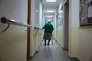 Появились фото из московского пансионата, где пожилых привязывали к кроватям