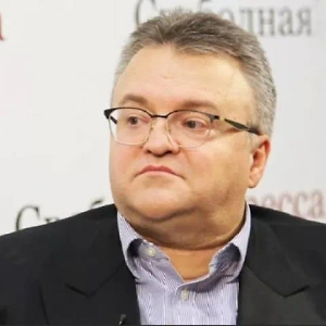 Скорее всего, серная кислота нужна была Эпштейну для уничтожения трупов или для того, чтобы их невозможно было узнать и опознать. Я напомню, что большевики, когда пытались скрыть преступление с царской семьёй, тоже с помощью серной кислоты пытались обезобразить трупы настолько, чтобы их невозможно было опознать. Так что, скорее всего, для этого, то есть для сокрытия улик.