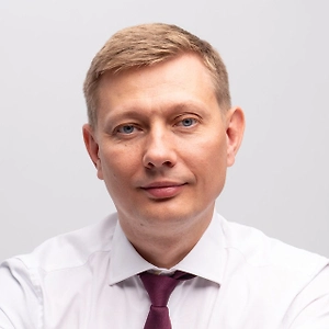 Штрафовать за лайки — это уже больше про страх. Палец дрогнул, экран пролистался не туда — и ты внезапно не законопослушный гражданин, а почти участник экстремистской ячейки.