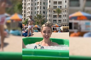 Девушка Дурова повторила его «подвиг» в ледяной ванне, но с большим трудом