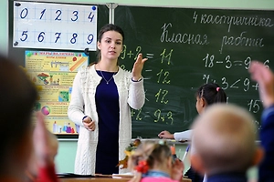 Росстат подсчитал разницу в зарплатах учителей и врачей за 2025 год