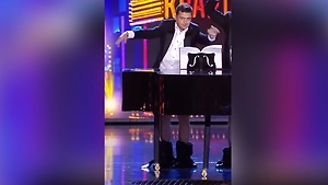 Зеленскому припомнили игру на пианино не руками и отказали в праве формировать кабмин Венгрии