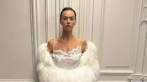 Ирина Шейк обнажилась для обложки французского Harper's Bazaar