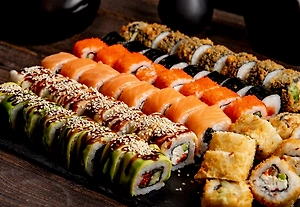 Инфекции, герпес и просрочка: Что скрывают подвальные «дарк китчены» популярной сети доставки «Много лосося»