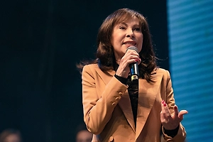 У певицы Марины Хлебниковой обнаружили опухоль