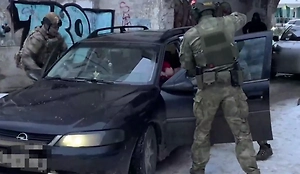 «На пол!‎» Появилось видео задержания россиянина за слив ВСУ данных о боевых вертолётах