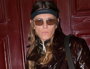 Самый главный антитренд на весну 2026-го как для мужчин, так и для женщин — это кроссовки, особенно высокие кроссовки у мужчин. Это очень устаревший тренд.