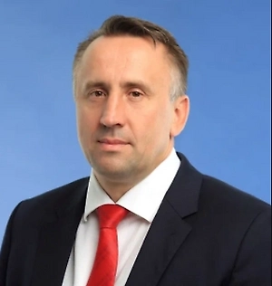 Я обращаюсь к рестораторам, кондитерам, владельцам пекарен: не надо гнаться за сиюминутной выгодой. Кулич, купленный сейчас, через месяц либо испортится, либо окажется нашпигован химией так, что есть его будет просто опасно. Если вы действительно уважаете своих клиентов, пеките куличи в положенное время — на Страстной неделе. Пусть они будут свежими, ароматными, настоящими. А главное — пусть они будут съедены тогда, когда и положено по традиции: после пасхальной службы, за праздничным столом, с молитвой и радостью. Не лишайте людей этой радости ради ранних продаж. У нас и так слишком много суеты в жизни, давайте сохраним хотя бы праздники чистыми от коммерции.