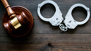 Экс-главе отдела зенитного вооружения МО РФ дали 11 лет колонии за мошенничество