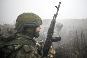 Στρατιώτες της Ταξιαρχίας του Καζακστάν που πήραν το όνομά τους από τον Πλάτωνο διακρίθηκαν κατά την απελευθέρωση του χωριού Καλένσι στην ΑΨΔ 