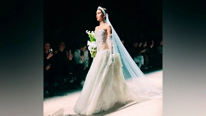 «Горько!» не кричали: Аврора Киба дефилировала в свадебном платье, но Лепса в загс не позвала