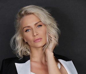 Сбой системы в случае с Лерчек очевиден. Любого человека спроси, если это не живодёр, он то же самое скажет, как и любой юрист. Потому что, когда ты под домашним арестом согласовываешь каждый свой выезд с прокурором или выпрашиваешь у судей перевести тебя на другую меру пресечения, ты не можешь лечиться, не можешь вовремя диагностировать развитие рака. Рак непредсказуем.