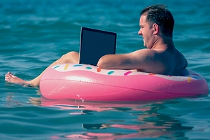 Незаконно уволенный «удалёнщик» отсудил у фирмы почти 5 млн рублей