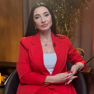 Это абсолютно не зависит от материального достатка семьи. Это зависит от менталитета, от культурного уровня, от представления о жизни вообще, как она должна быть. И надо сказать, наша российская ментальность не предполагает именно такого подхода к гостеприимству.