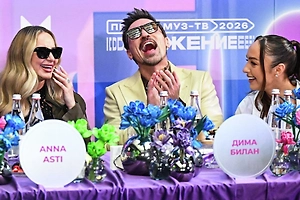 Дима Билан вышел в свет в кожаном пиджаке и казаках 24-летней давности