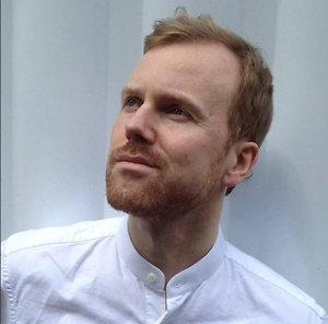 Если затронуть личные отношения, например, сейчас у многих супругов есть привычка писать друг другу: «Я доехал до работы», «Я вернулся домой», «Всё хорошо». Если всё-таки продолжится у нас ограничение связи, мы можем и отвыкнуть от таких сценариев.