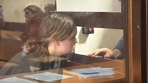 Сообщница футболиста-убийцы попала в замес после того, как заказала брату подарок