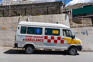 Гость на свадьбе умер, подавившись творожным десертом