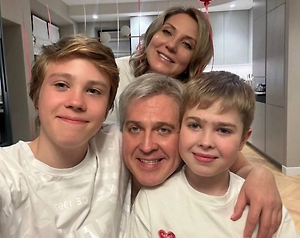 53-летний Денис Матросов скоро станет отцом — в семье актёра ждут пополнение