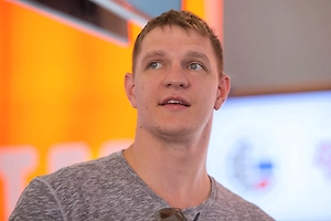 Баскетболист Мозгов не поместился в самолёт из-за своего роста