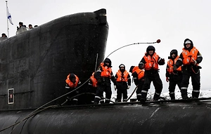 Моряки с «Уфы» показали, как по-пластунски выбираются из подлодки в кромешной темноте