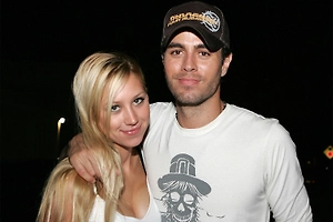 «Семья»: Энрике Иглесиас показал редкое фото Анны Курниковой с детьми