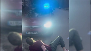 В Киеве прямо на улице скрутили ресторатора, теперь жена ищет его по ТЦК