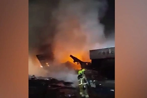 В порту Джебель-Али в ОАЭ произошёл пожар из-за падения осколков