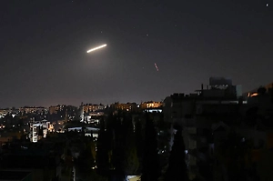 «Котик, планеты выстроились!» Беззаботные россияне приняли ракеты над Дубаем за космическое явление