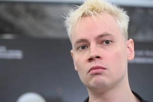 «Был впечатлён»: Shaman рассказал, зачем лизнул лёд на Байкале