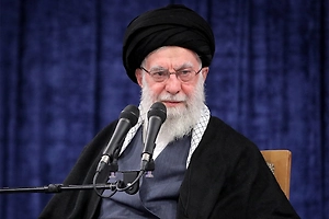 Слёзы и крики на улицах: Реакция жителей Бахрейна на смерть Хаменеи попала на видео