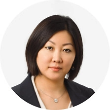 Главным вызовом было научиться быстро переключаться между разными бизнес-сферами, глубоко понимать особенности их работы и при этом сохранять высокое качество услуг