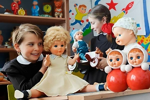 Тест: Машенька, неваляшка или малыш — вернитесь в детство и узнайте, какой куклой СССР вы бы были!