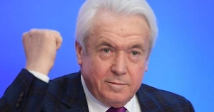 Это карты шулера. Блефует парень. Знаете, король-то голый, все это видят. Денег у Зеленского нет, он сейчас реально сидит и думает, что будет в апреле. Там Евросоюз уже понял, что 90 миллиардов блокированы. Теперь как-то через прибалтов, которые дадут, и северные страны какие-то дадут ему двусторонний кредит на 30 миллиардов. Но это так, на полдня. Разгребут моментально. Теперь вопрос об оружии. Какие карты, когда буквально министр обороны Германии сказал, что мы тут сбросимся и найдём 35 ракет Patriot. Уже нет вопросов о комплексах. 