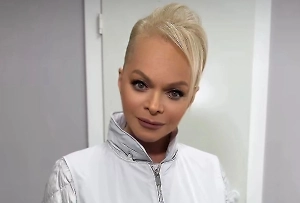 Лариса Долина после скандала с квартирой заявила, что «жива-здорова»