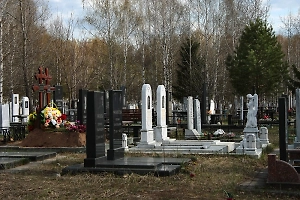 В Польше кладбище советских воинов осквернили нацистскими лозунгами украинцев